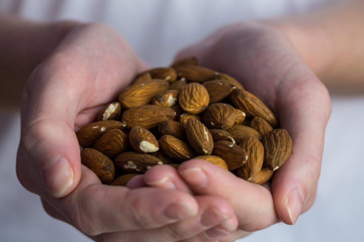 You are currently viewing HOW EATING JUST 4 ALMONDS EVERY DAY HELPS YOUR BODY